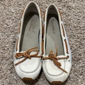 Merrell Women’s White and Tan Slip-On Leather Moccasins